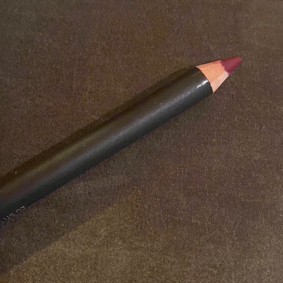MAC Beet Lip Pencil - Picture 3 of 3